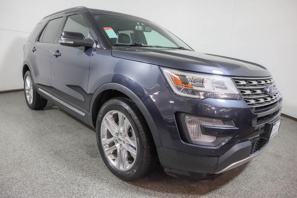 2017 Used Ford Explorer XLT 4WD w/ Twin Panel Moonroof & XLT Tech ...